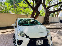 Toyota Prius GS 2013 Car for sale Nittambuwa