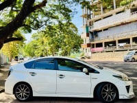 Toyota Prius GS 2013 Car for sale Nittambuwa