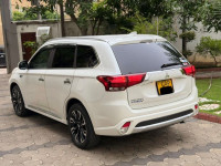 Mitsubishi Outlander 2016 SUV for sale Mount Lavinia