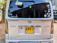 Toyota TRH GL 2015 Van for sale Gampaha