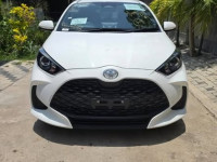 Toyota Yaris X 2014 Car for sale Gampaha