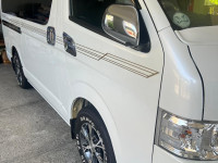 Toyota GDH 201 Super GL 2018 Van for sale Mount Lavinia